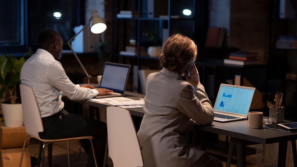 How to Detect and Manage Employee Moonlighting at Your Workplace?